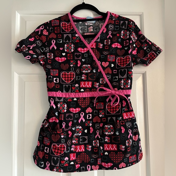 Women’s Scrub Top -  Breast Cancer Ribbon Pattern - Picture 1 of 2